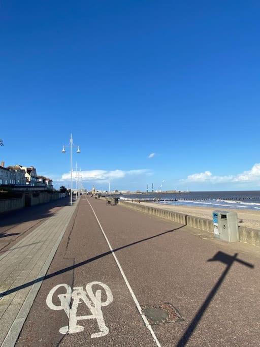 The Beach Suite - Top Floor With Easy Invest Lowestoft Exterior foto